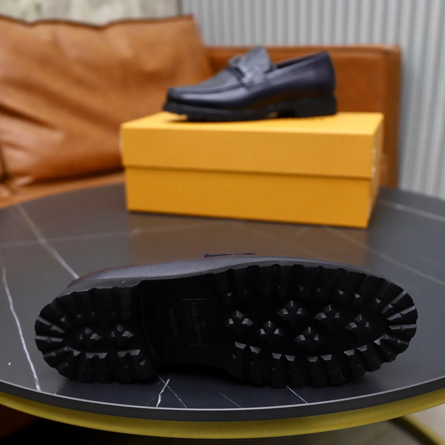 Men's men's shoes💰600💰Louis Vuitton LV men's classic Oxford shoes, men's business formal boutique leather shoes, classic style, almond kernel exquisite toe, ultimate art, the whole shoe is made of imported cow leather (open edge beads), carefully selected, fine pores, excellent gloss, soft texture, strong toughness, durable and not easy to deform, apricot calf leather lining, soft, comfortable, sweat-absorbent and breathable. Foam outsole, original box and dust bag packaging! Size: 38–44 (45/46 customized)